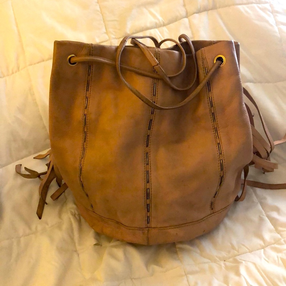 Light pink shoulder bag